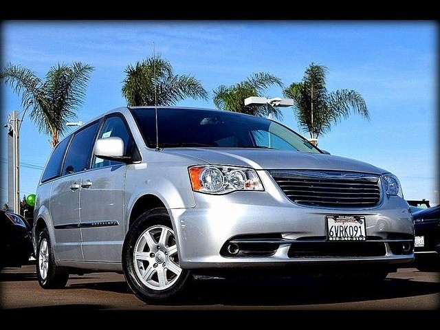 BUY CHRYSLER TOWN & COUNTRY 2012 TOURING, Daily Deal Cars
